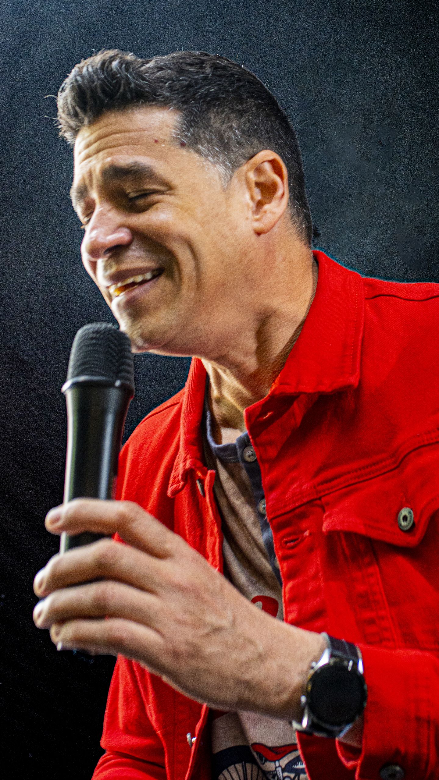 FernandoCantanteOutfitRedEnero2026